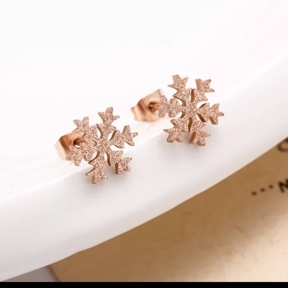 Rose gold stainless steel snowflake earrings. - Picture 5 of 8